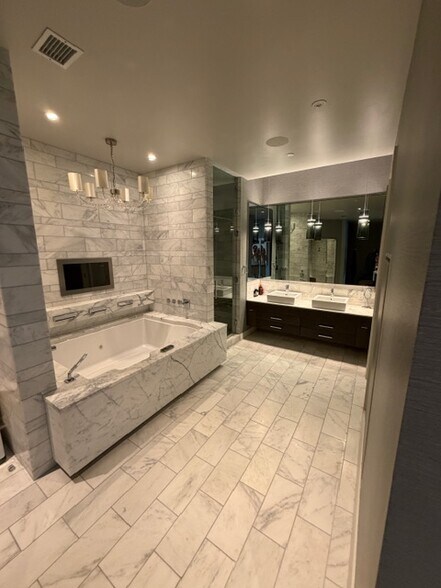 Building Photo - 210 Lavaca St