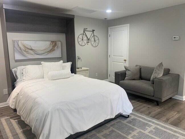 Building Photo - 145 S La Peer Dr