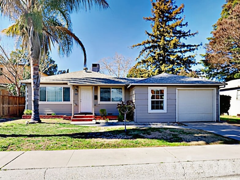 Building Photo - 684 Brown Ave