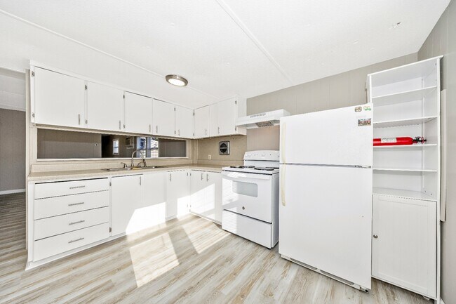 Building Photo - 5201 Amos Reeder Rd