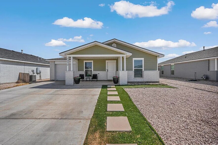 Primary Photo - 1212 Hogback Way