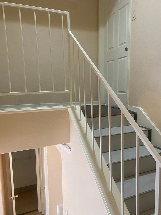 Building Photo - 9350 Country Creek St