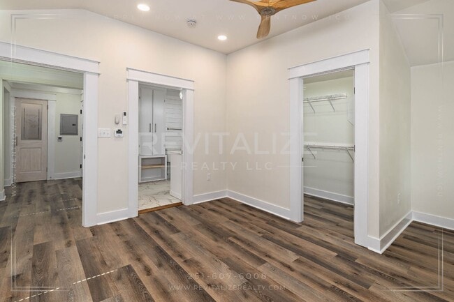 Building Photo - Gorgeous Spring Hill Home!