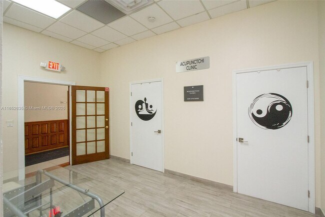 Building Photo - 3725 S Ocean Dr