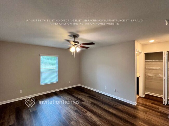 Building Photo - 1998 SW Airoso Blvd