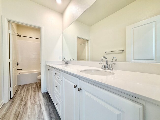 Building Photo - Iris Park Gem | 4 Bedrooms, Loft, and Modern Upgrades Throughout