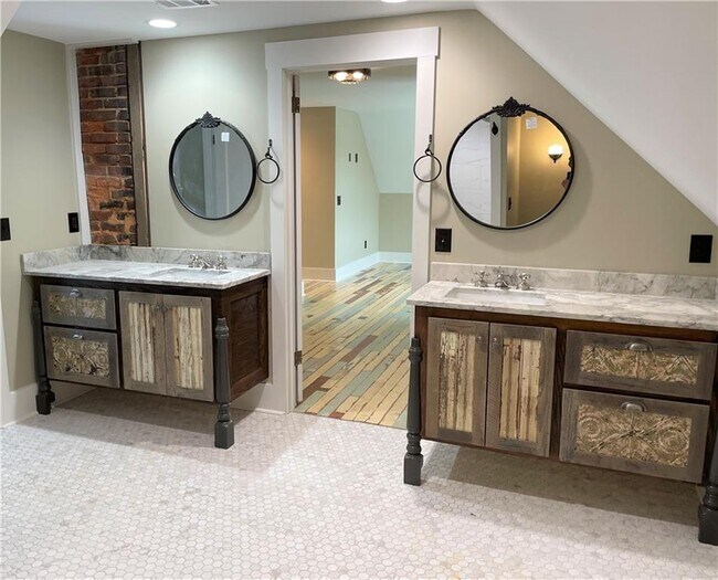 Building Photo - 185 W Moreno St