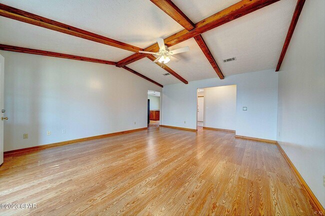 Building Photo - 2422 Thames Dr