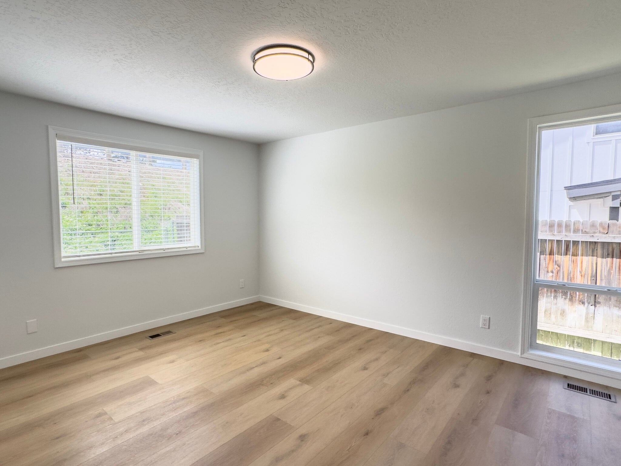 Building Photo - 853 N Gossett Pl