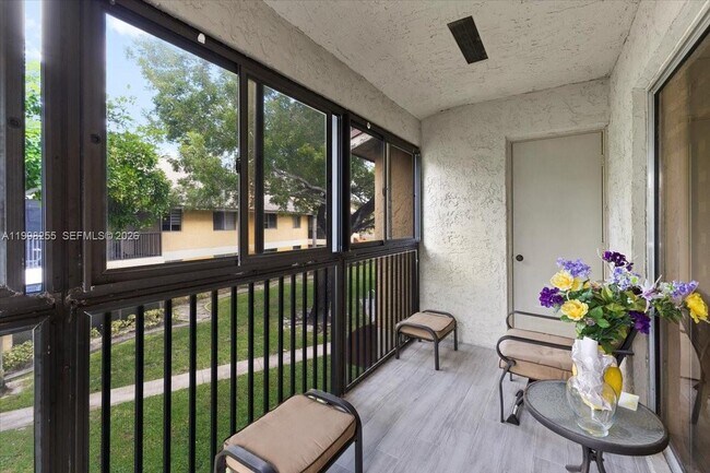 Building Photo - 3047 N Oakland Forest Dr