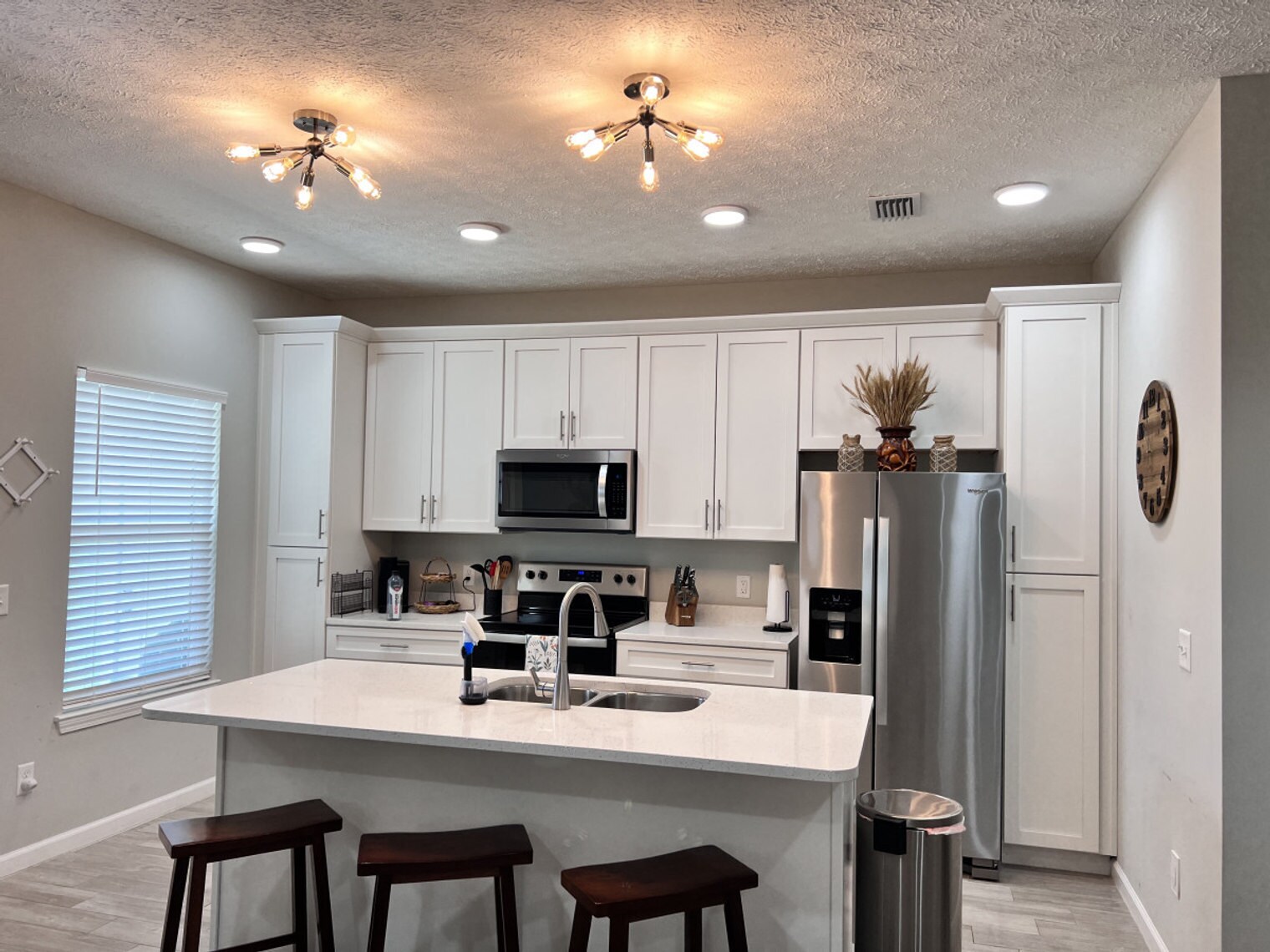 Building Photo - 304 La Paloma Pl