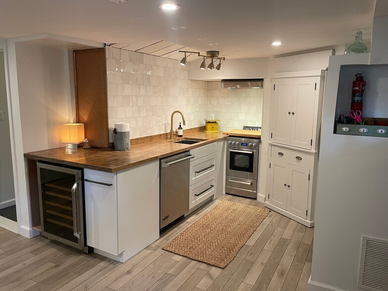 Building Photo - 402 N Cleveland St