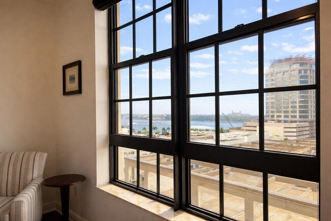 Building Photo - 801 S Olive Ave