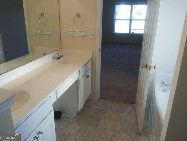 Building Photo - 2809 Driftwood Ct