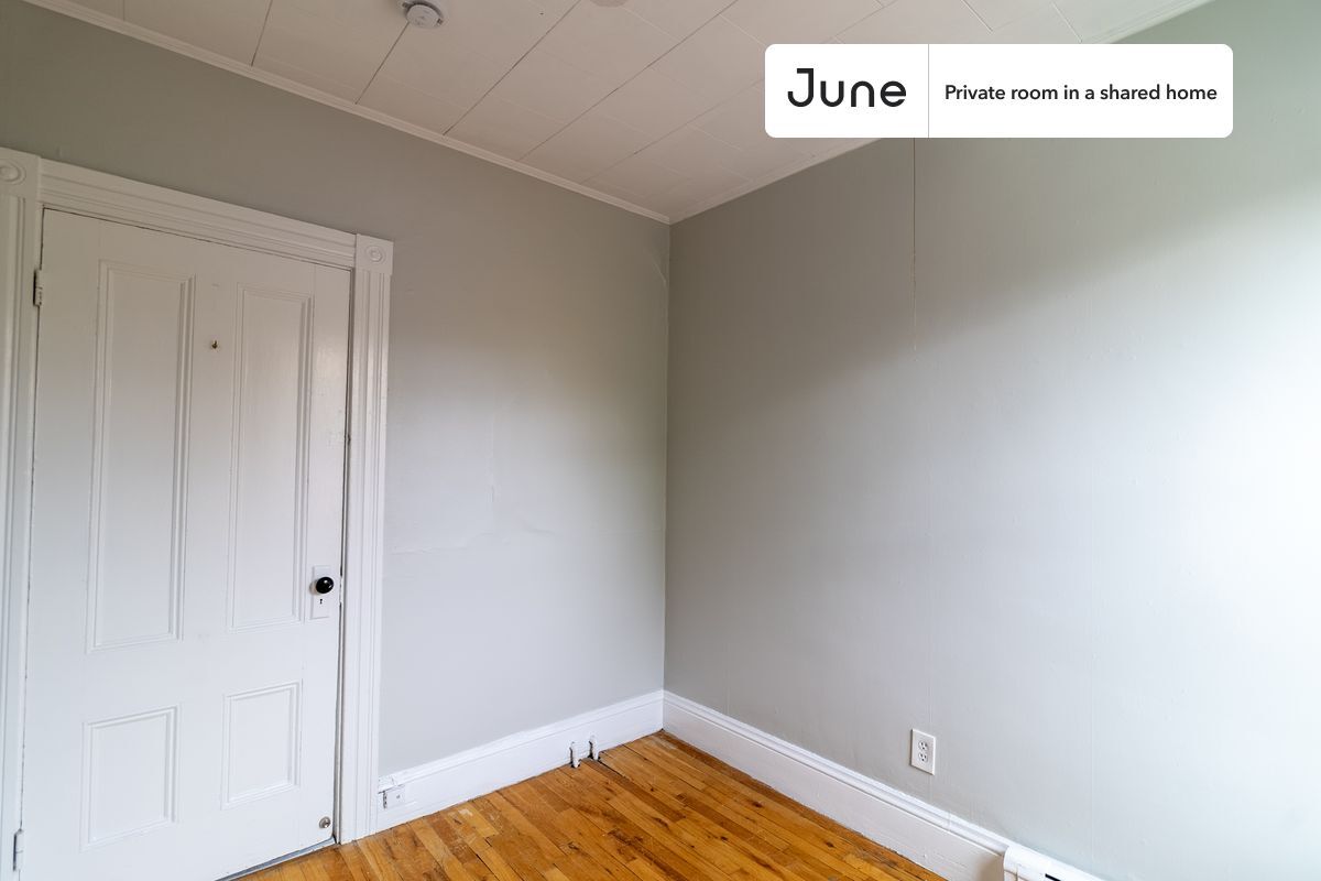 Building Photo - Room in Shared 4 bed/1 bath home