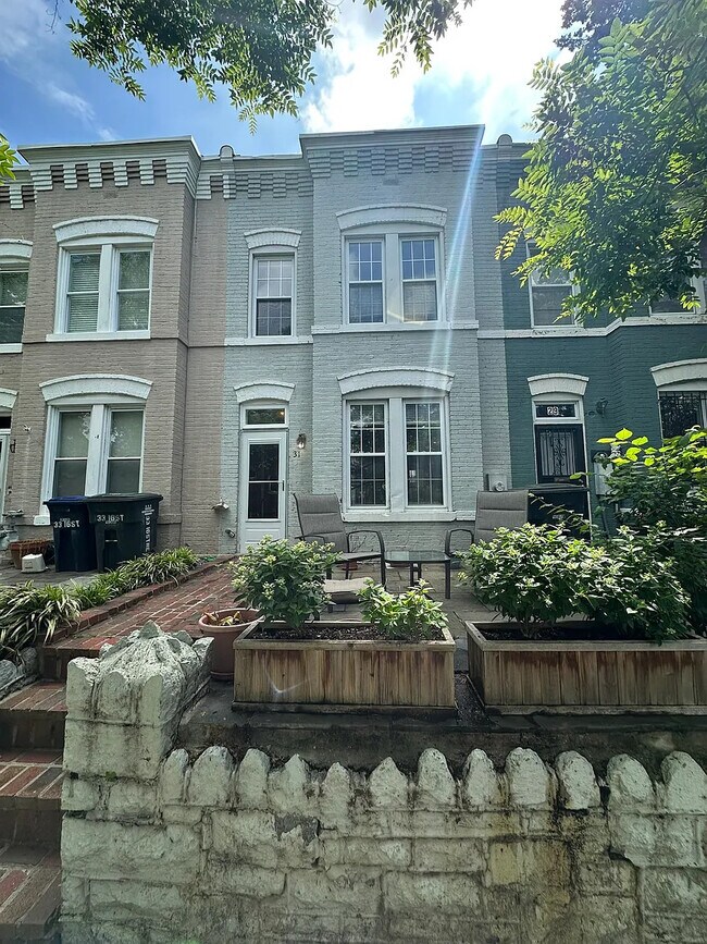 Building Photo - 31 16th St NE