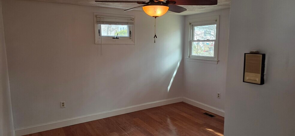 Building Photo - 32 Theresa St