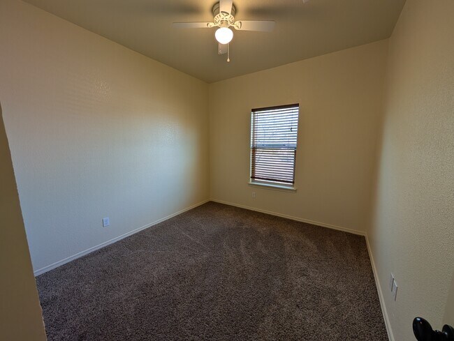 Building Photo - 5604 New Castle Ct