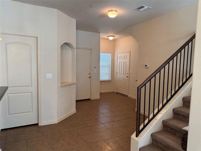 Building Photo - 1620 Bryant Dr