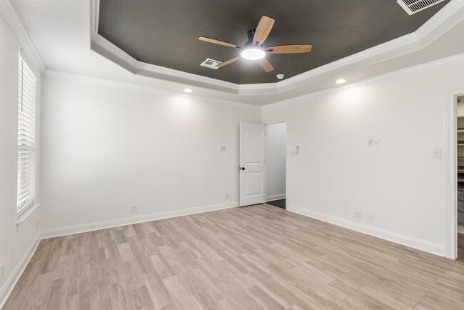 Building Photo - 135 Clematis Ct