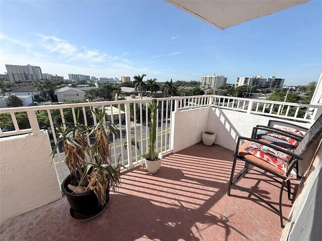 Building Photo - 3201 NE 14th Street Causeway