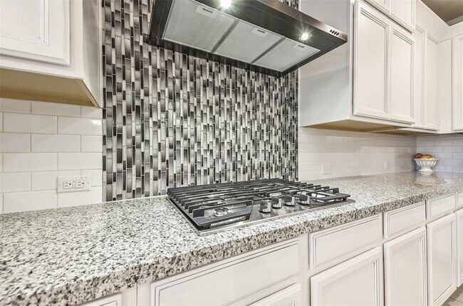 Building Photo - 16526 Whiteoak Canyon Dr