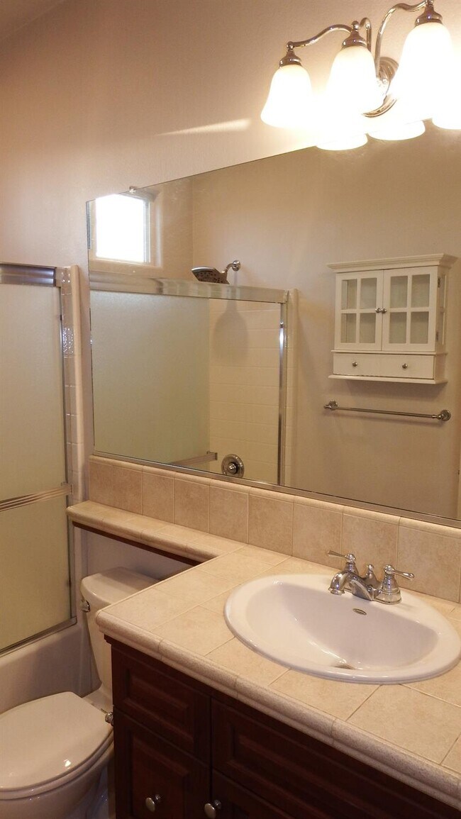 Building Photo - 3658 Vermont Ln