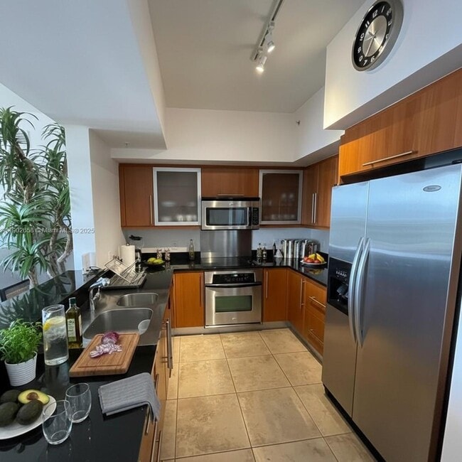 Building Photo - 888 Douglas Rd