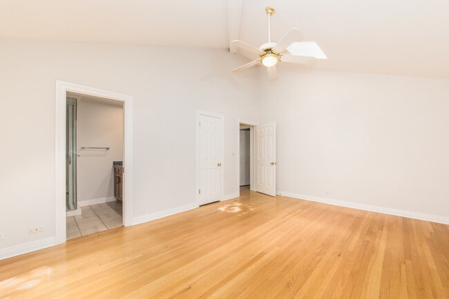 Building Photo - 924 Brookline Ln