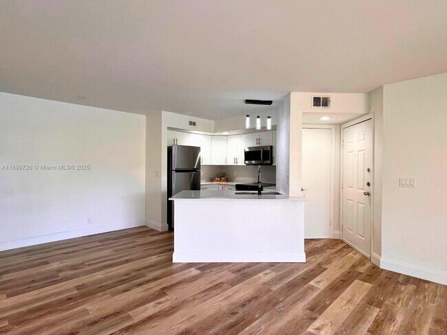 Building Photo - 731 Vista Isles Dr