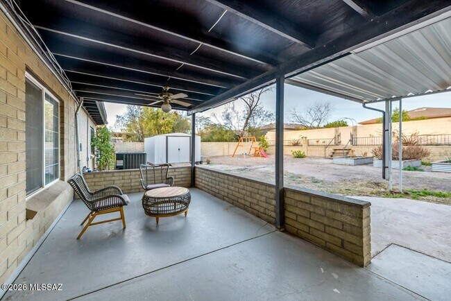 Building Photo - 2191 S Sunburst Dr