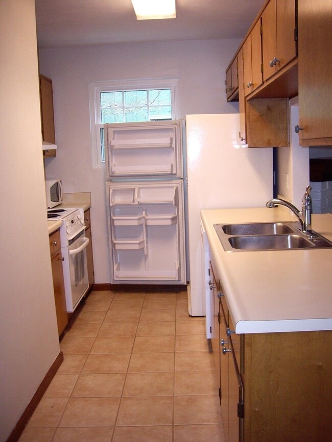 Building Photo - 2111 Victory Garden Ln