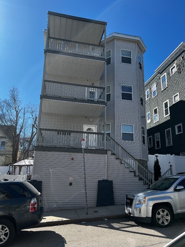 Building Photo - 57 Woodford St