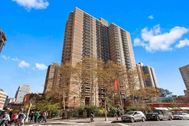 Building Photo - 77 Fulton St