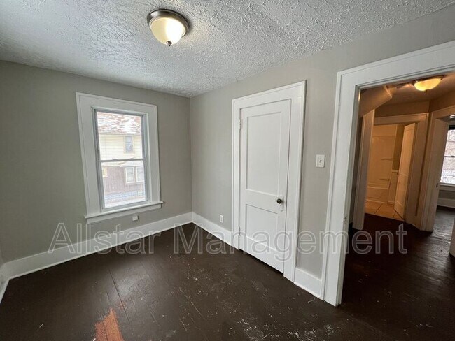 Building Photo - 284 Gordon Dr