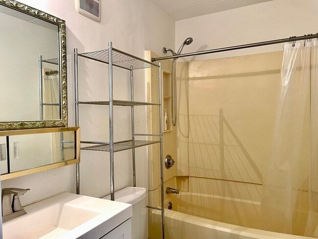 Building Photo - 308 Quarry St