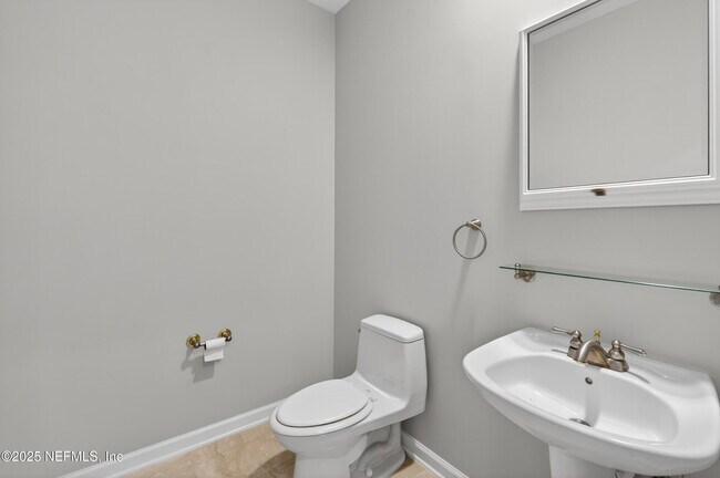 Building Photo - 400 E Bay St