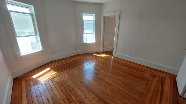 Building Photo - 7 Topliff St