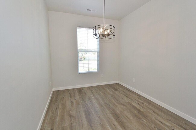 Building Photo - Single-Level Home in Quiet Neighborhood