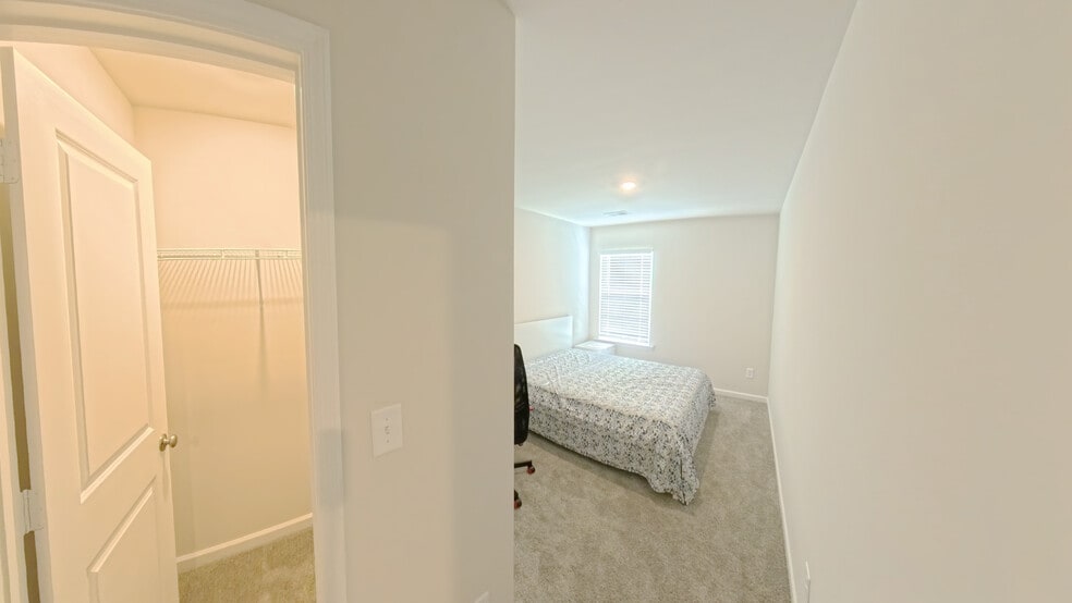 Building Photo - 916 Drake Grove Ln