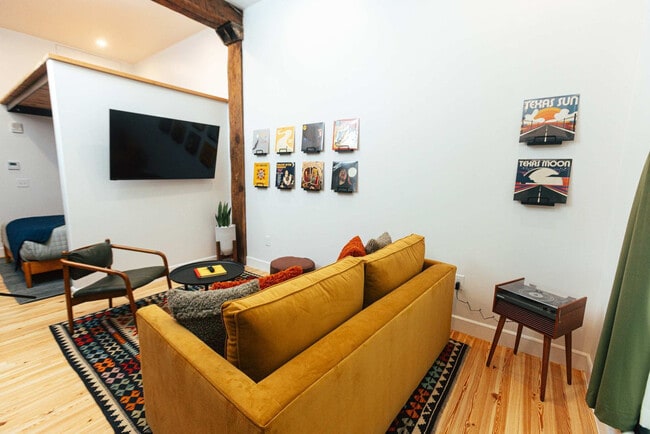 Building Photo - 1911 3rd Ave N