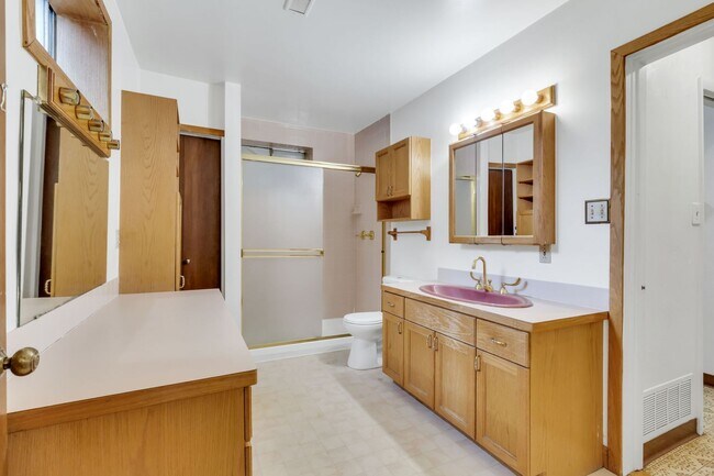Building Photo - Boulder Ranch Style Home Available Now
