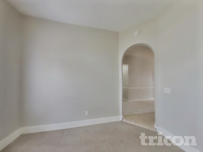 Building Photo - 325 Island View Cir