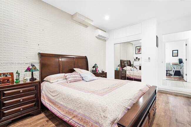 Building Photo - 5040 SW 159th Ave