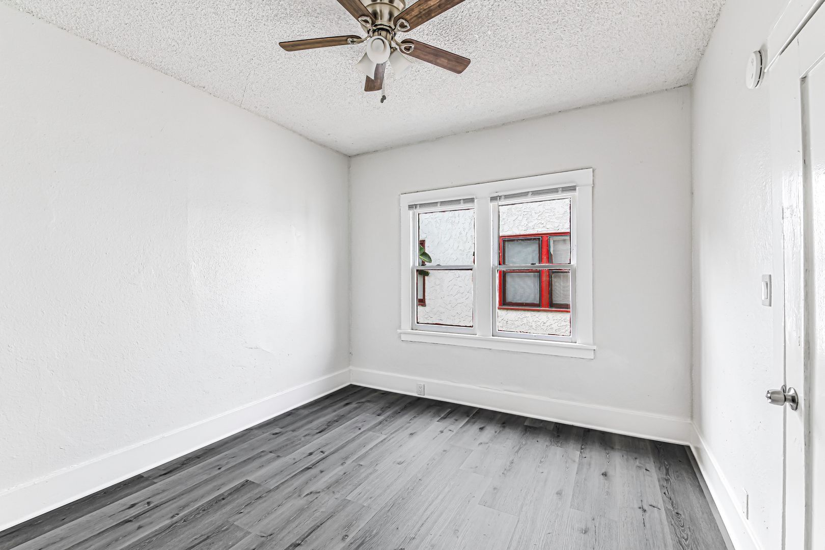 Building Photo - 1045 E 4th St