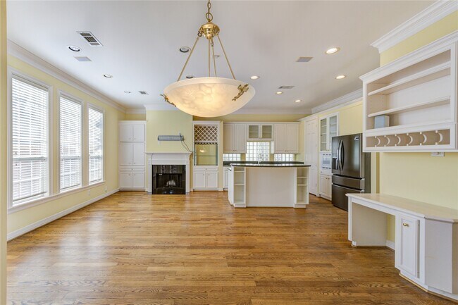 Building Photo - 2124 Nantucket Dr