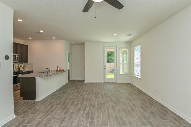 Building Photo - 27638 Mesabe Dr