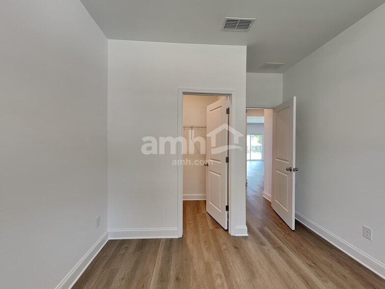 Building Photo - 1120 Livengood Wy