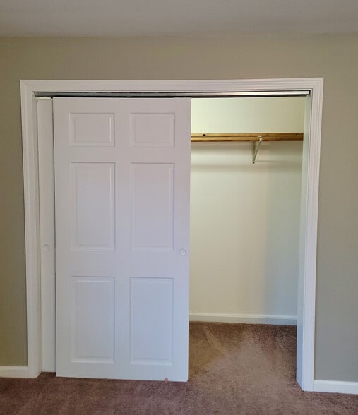 Oversize closet both bedrooms - 128 Malden St