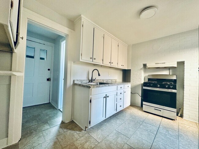 Building Photo - 179 Bradley St